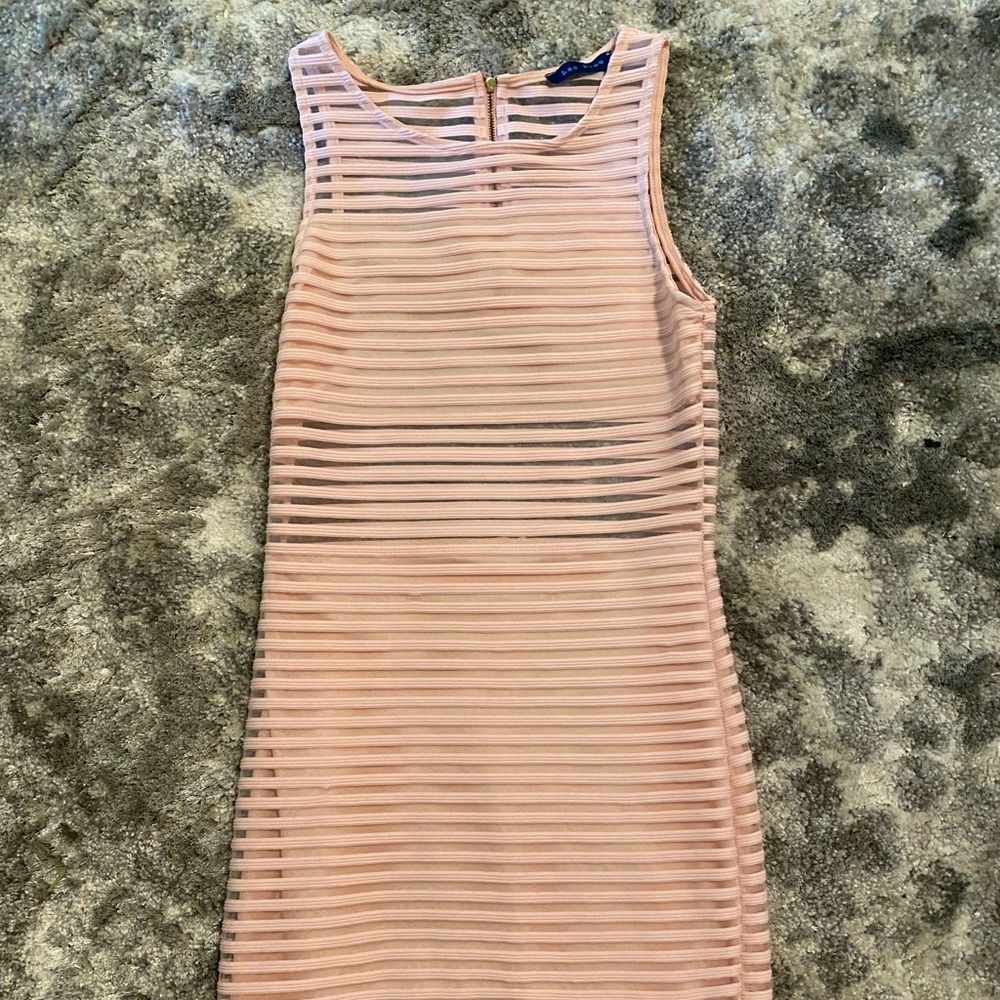 💙3/$45 DRESSES💙Pink Dress with sheer details